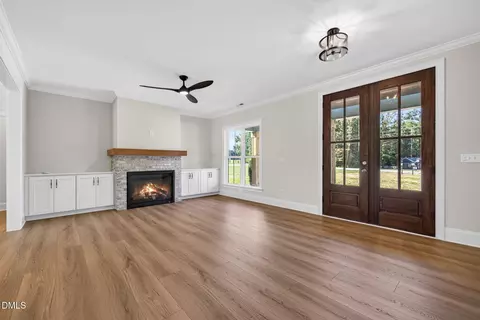 Living - 643 Dixon Rd, Willow Spring, NC 27592 photo 3 of 5