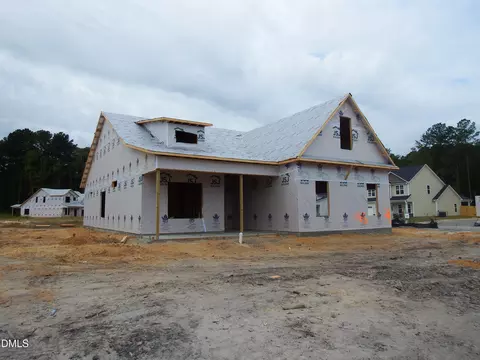 1165 Hedgewood Dr, Hope Mills, NC 28348