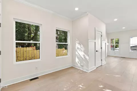 Entry Way - 1508 N Hyde Park Ave, Durham, NC 27701 photo 2 of 2