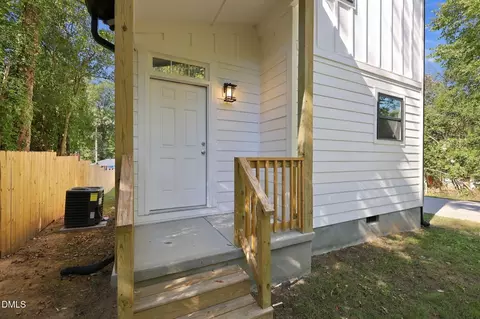 Exterior - 1508 N Hyde Park Ave, Durham, NC 27701 photo 7 of 9
