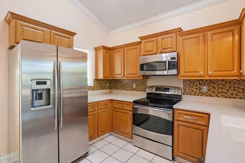 Kitchen - 203 Bridgepath Dr, Cary, NC 27513 photo 3 of 6
