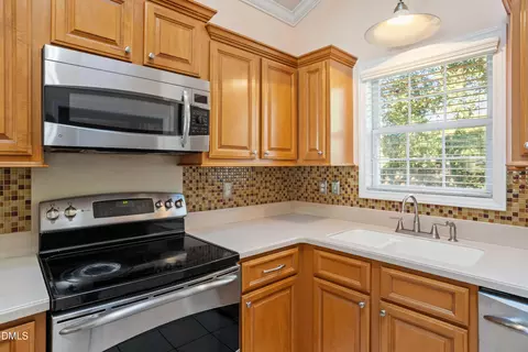 Kitchen - 203 Bridgepath Dr, Cary, NC 27513 photo 4 of 6