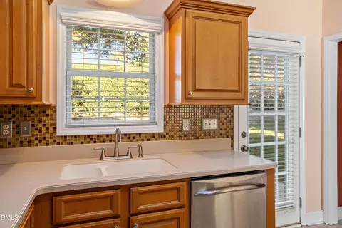 Kitchen - 203 Bridgepath Dr, Cary, NC 27513 photo 5 of 6