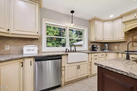 Kitchen - 399 Westerman Pl, Smithfield, NC 27577 photo 6 of 7