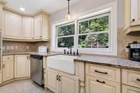 Kitchen - 399 Westerman Pl, Smithfield, NC 27577 photo 4 of 7