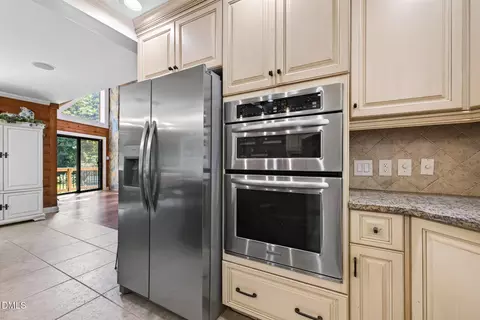 Kitchen - 399 Westerman Pl, Smithfield, NC 27577 photo 5 of 7