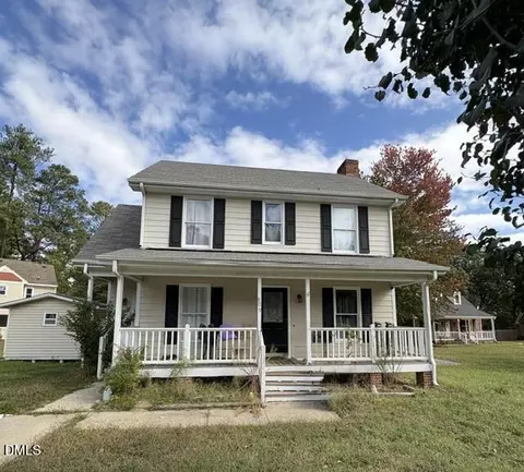809 Starfield Ct, Fuquay Varina, NC 27526