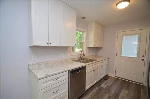 1103 Apple St, Burlington, NC 27217 photo 9