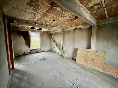 911 Mint Ave, High Point, NC 27260 photo 2