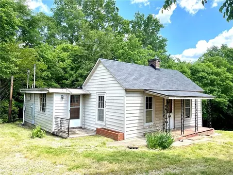 533 E Main St, Haw River, NC 27258