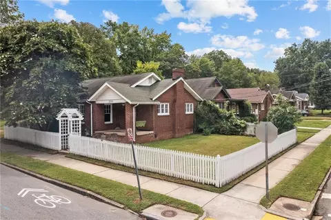 2321 Walker Ave, Greensboro, NC 27403