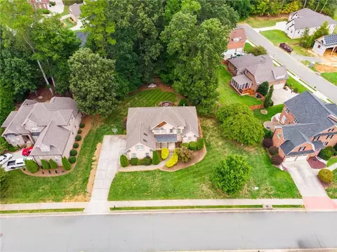6717 Breeze Pointe Dr, Whitsett, NC 27377