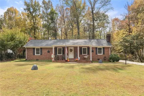 1818 Wellington Rd, Burlington, NC 27217