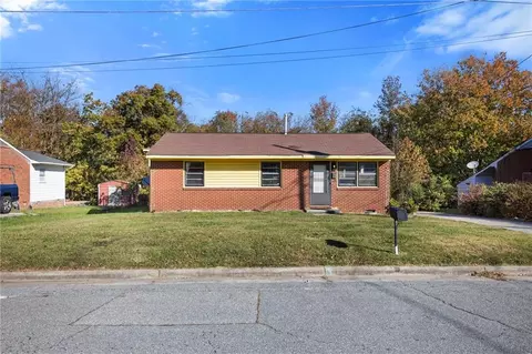 4113 Wooddale Ln, Greensboro, NC 27405