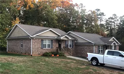 1316 Snow Ct, Burlington, NC 27215