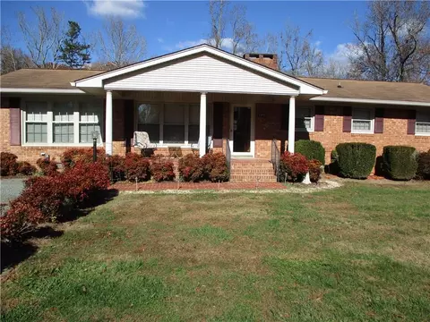 1907 Robin Hood Dr, Burlington, NC 27217