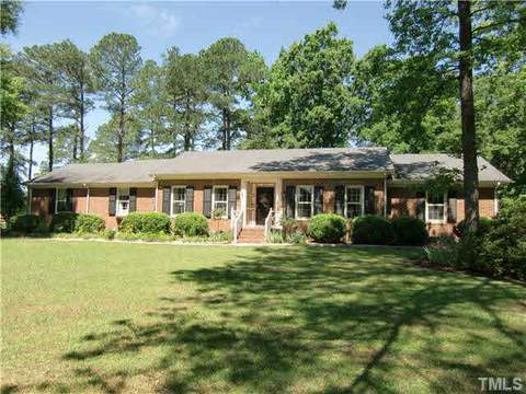 910 Merry St, Dunn, NC 28334 photo 1