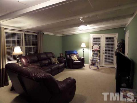 410 Dixie Dr, Selma, NC 27576 photo 9