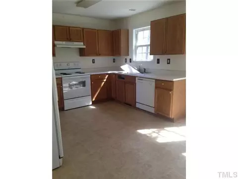 141 Memory Ln, Benson, NC 27504 photo 8