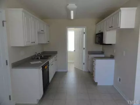 42 Ascott Cir, Smithfield, NC 27577 photo 4