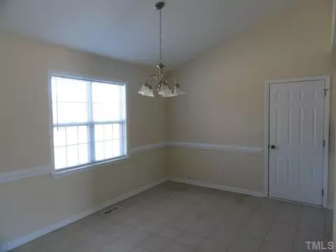 42 Ascott Cir, Smithfield, NC 27577 photo 3