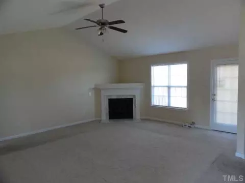 42 Ascott Cir, Smithfield, NC 27577 photo 2