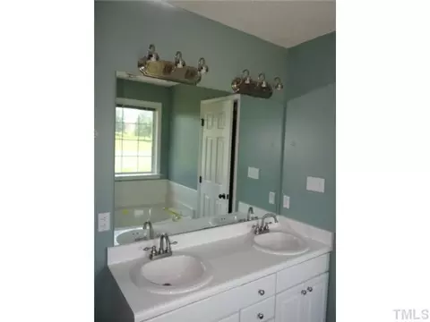 1093 Loop Rd, Clayton, NC 27527 photo 9