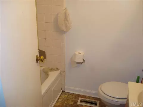 102 Beale St, Dunn, NC 28334 photo 8