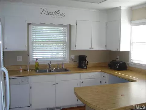 704 Westbrook Ave, Dunn, NC 28334 photo 2