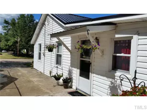 911 E Pope St, Dunn, NC 28334 photo 2