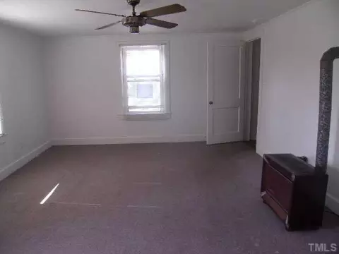 911 E Pope St, Dunn, NC 28334 photo 4