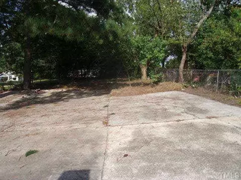 911 E Pope St, Dunn, NC 28334 photo 12