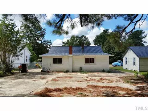 911 E Pope St, Dunn, NC 28334 photo 3