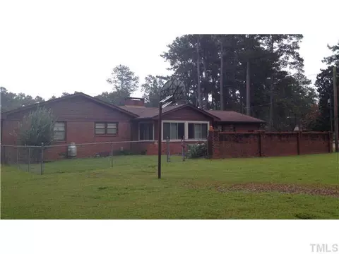 808 S Crescent Dr, Smithfield, NC 27577 photo 2