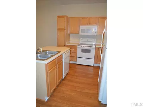 47 Signet Dr, Durham, NC 27704 photo 4