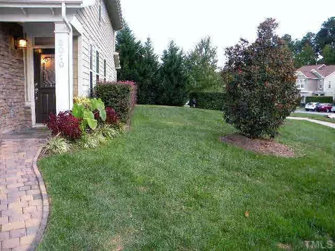 3010 Freeport Dr, Cary, NC 27519 photo 2
