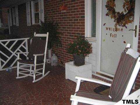 706 Lindley Dr, Durham, NC 27703 photo 2