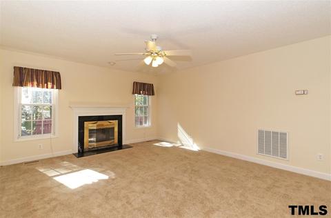 913 Calumet Dr, Durham, NC 27704 photo 4