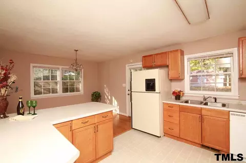 411 E Rowan St, Raleigh, NC 27609 photo 7