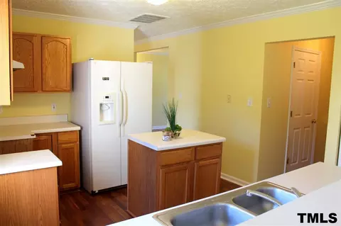 2824 Bombay Dr, Durham, NC 27703 photo 9