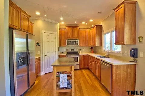 2710 Ashland Dr, Durham, NC 27705 photo 9