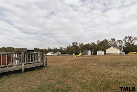 310 Old Roberts Rd, Benson, NC 27504 photo 4