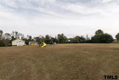 310 Old Roberts Rd, Benson, NC 27504 photo 5