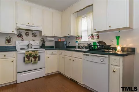 310 Old Roberts Rd, Benson, NC 27504 photo 10