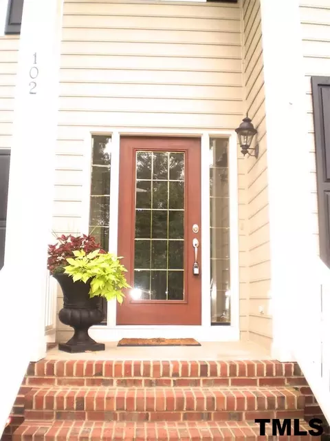 102 Maldon Dr, Cary, NC 27513 photo 2