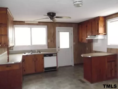 1260 Pointer St, Roxboro, NC 27573 photo 4
