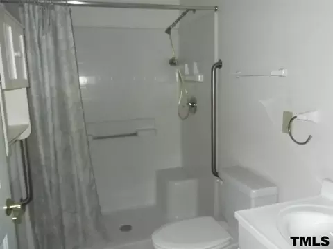 1260 Pointer St, Roxboro, NC 27573 photo 9