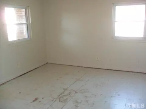 10 Kramer Pl, Durham, NC 27703 photo 2