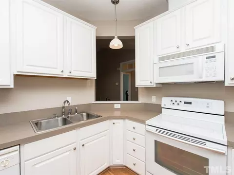 819 Shackleton Rd, Apex, NC 27502 photo 2
