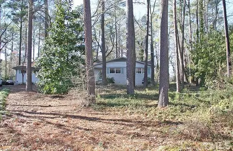 6 Winthrop Ct, Durham, NC 27707 photo 2